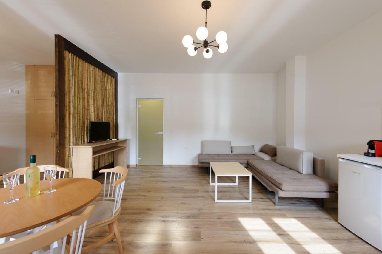 Status Luxury Apartments And Penthouse 파르가 외부 사진