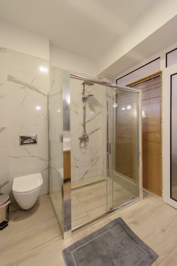 Status Luxury Apartments And Penthouse 파르가 외부 사진